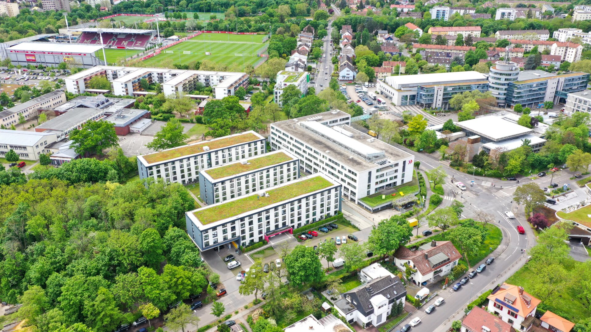 Gebäudekomplex an der Wallstraße 31–37 in Mainz aus der Luft